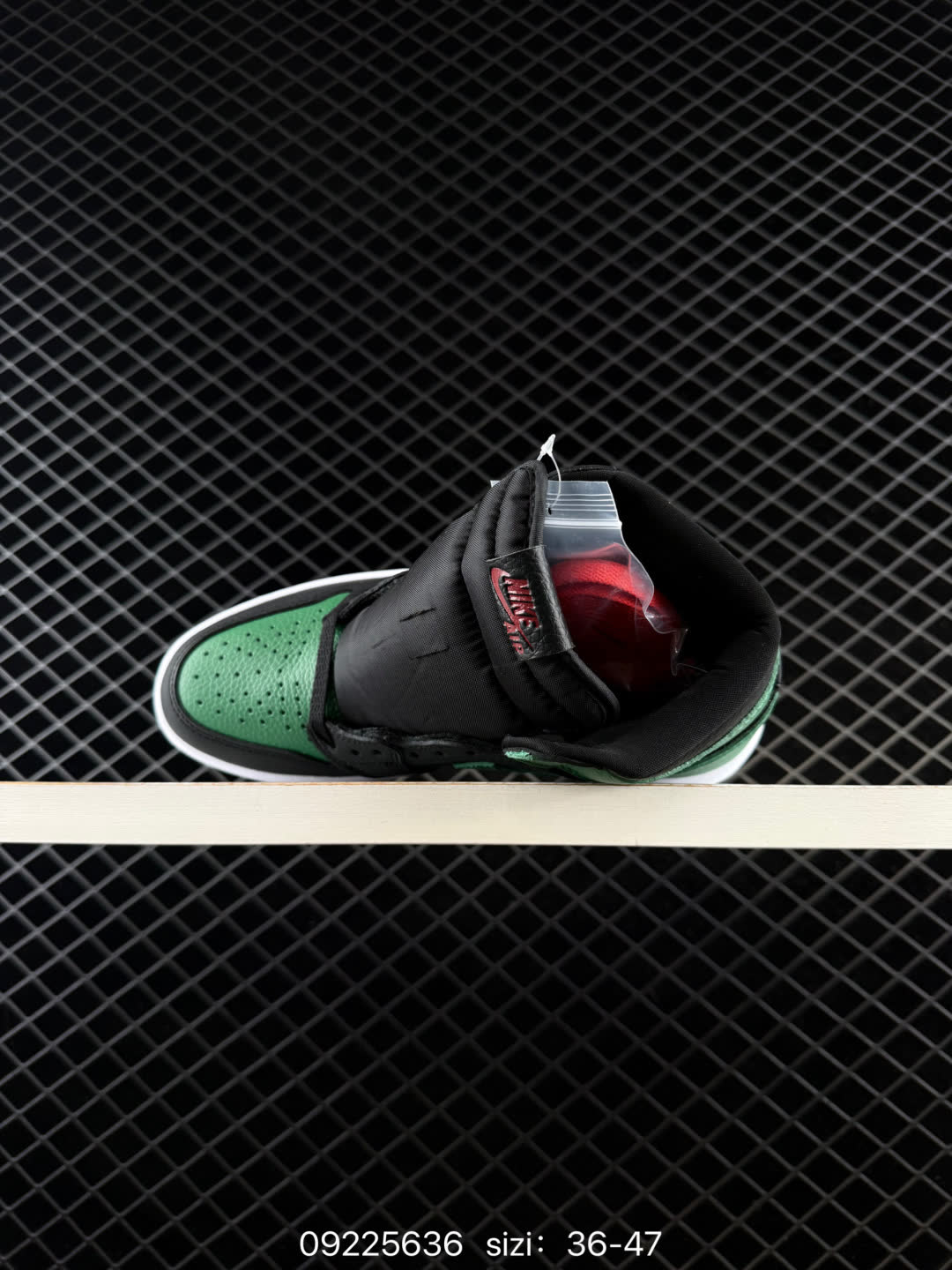 Air Jordan 1 Retro High OG Pine Green-555088-302